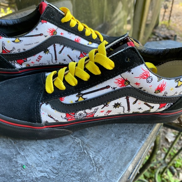 Womens Stranger Things Vans - Picture 3 of 6
